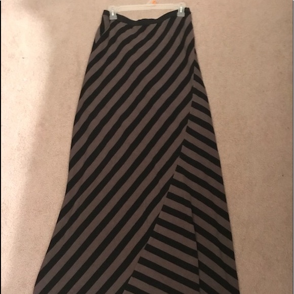 A maxi skirt with mini inner lining. - Picture 1 of 1